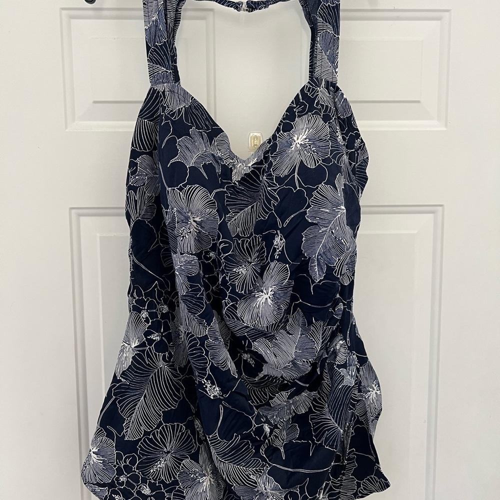 Women’s plus swim suit/dress. Navy/white 1-pc. Built in panties/bra. 30w.